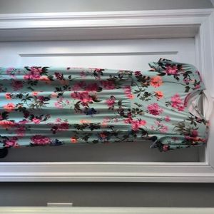 Mint green maxi dress with pockets!